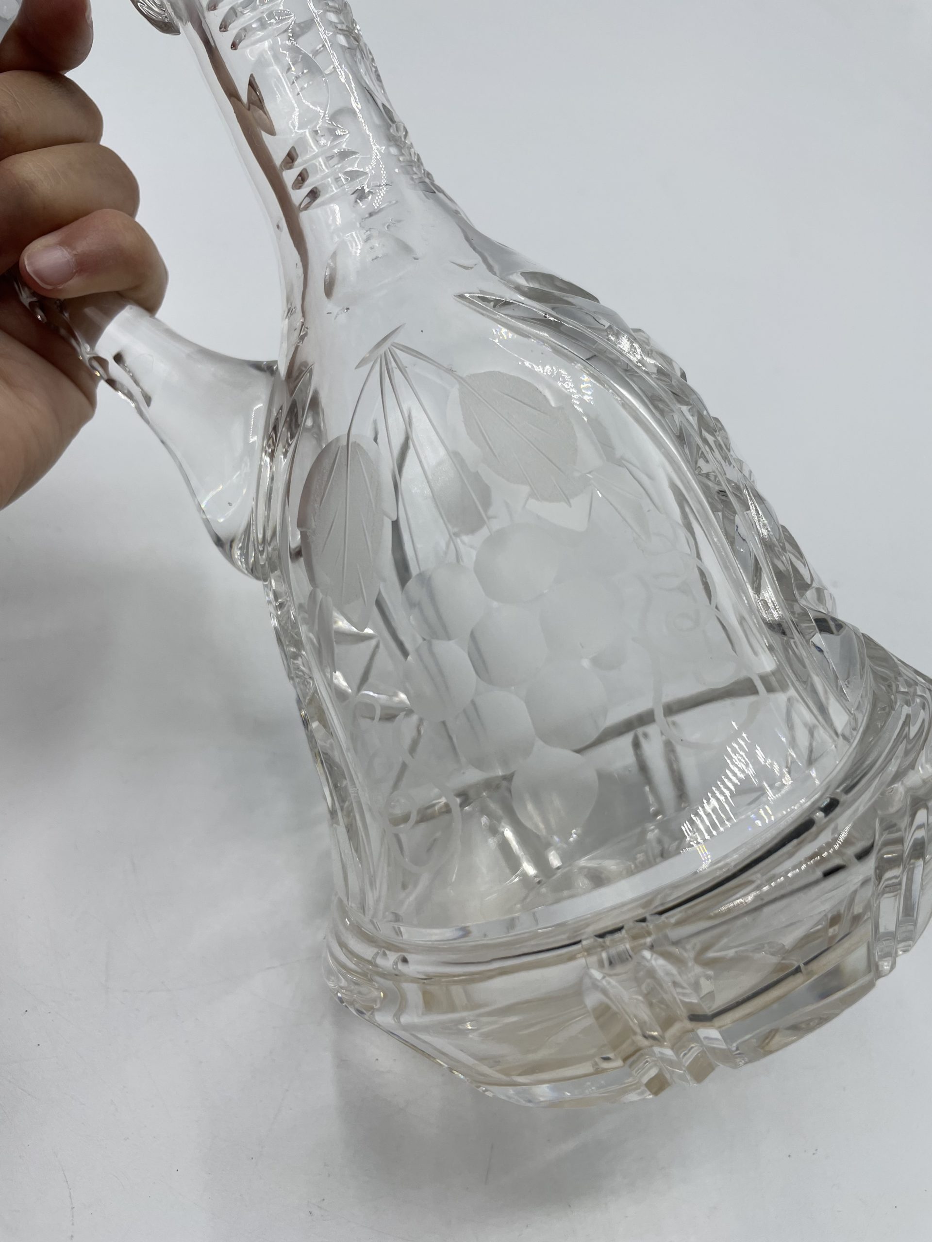 Carafe en verre taillé et ciselé grappes raisin – Image 6
