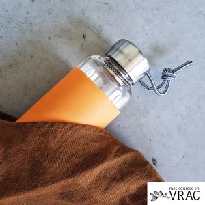 Gourde en verre avec étui de couleur Black + Blum