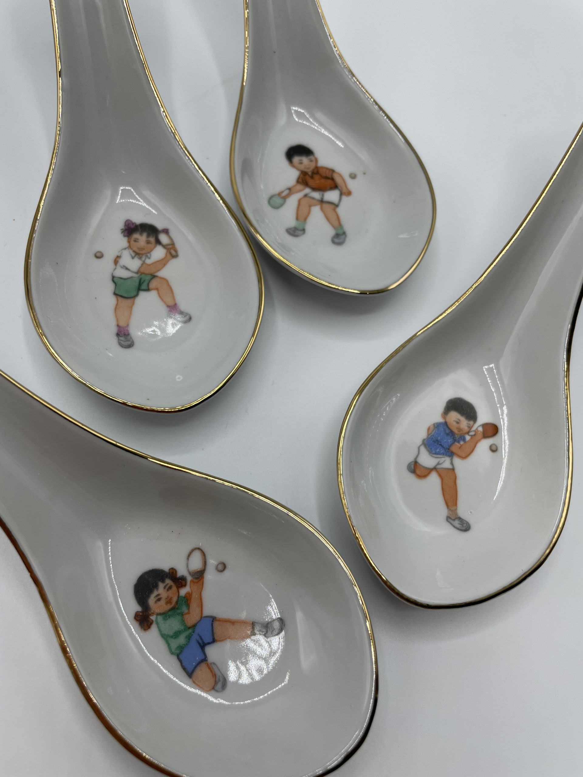 Lot de 4 cuillères à soupe chinoises pongistes – Image 2