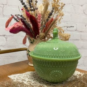 Bonbonnière en opaline verte