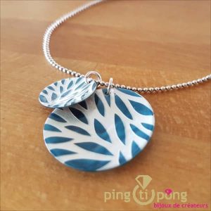 Collier « corail » bleu en nacre gravée LA PETITE SARDINE