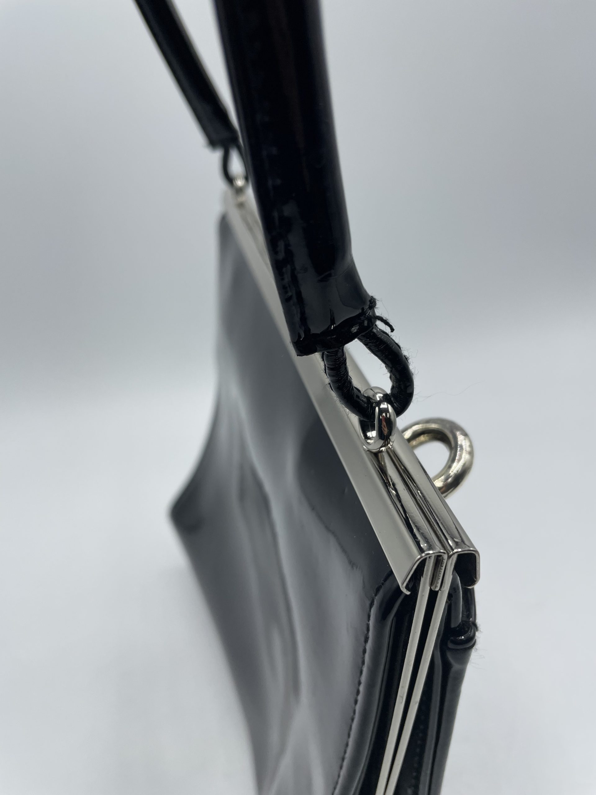 Sac à main vintage Sequoia en vinyle noir – Image 2